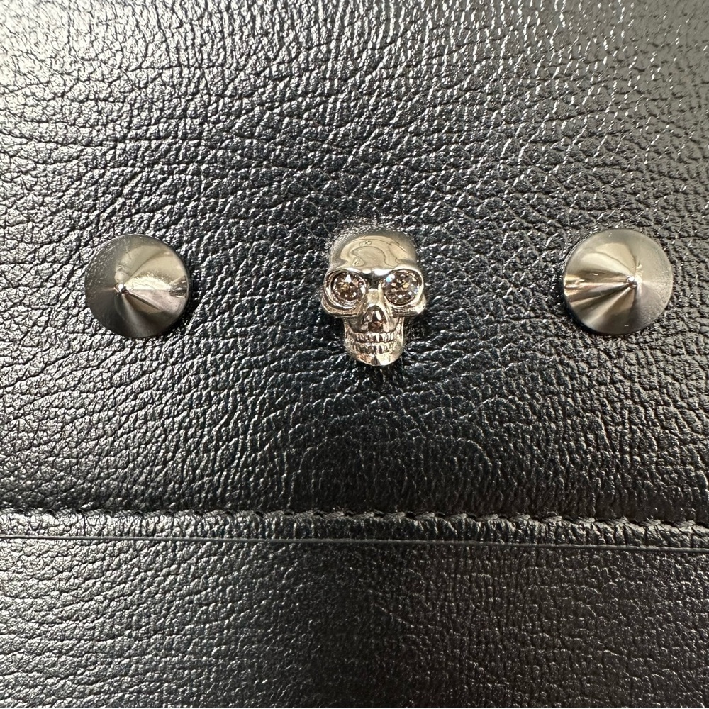 Alexander McQueen Skull and Stud Envelope Clutch - Picture 3 of 11